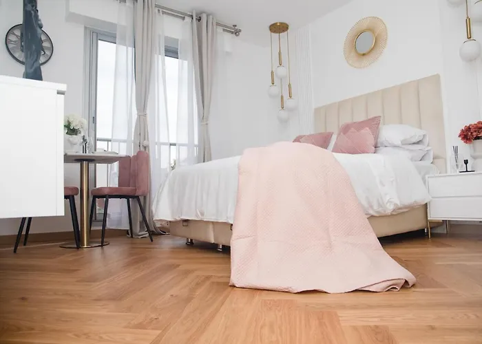 Paris\' Premium Romantic Studio